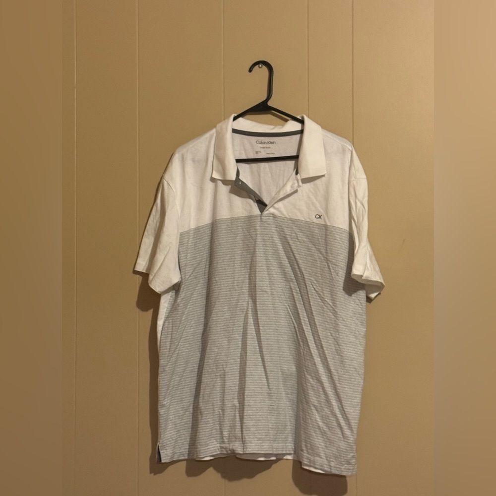 Calvin Klein Men's Big and Tall XXL/TTG Liquid Touch White Striped Shirt